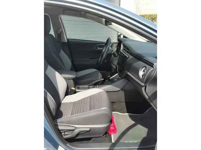Toyota Auris 1.8 Hybrid 2018 Hybride Benzine 12
