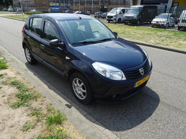 Dacia Sandero 1.2 Aniversare 2012 Benzine 8