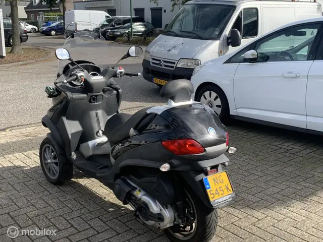 Piaggio MP3 2