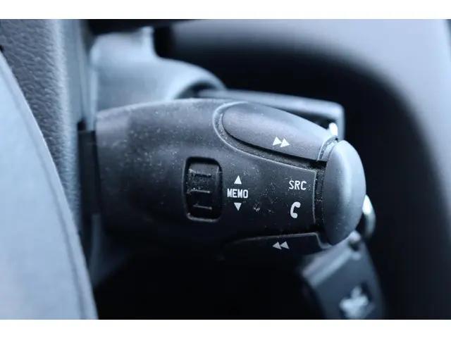 Peugeot 5008 1.6 HDi Active 5p. 2014 Diesel 24