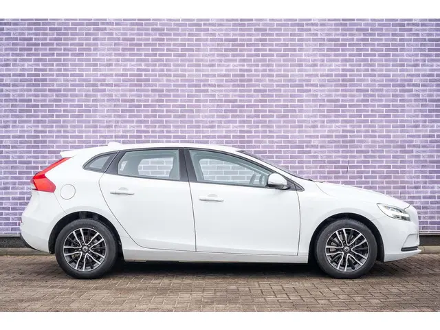 Volvo V40 T2 Polar+ Automaat 2019 Benzine 11