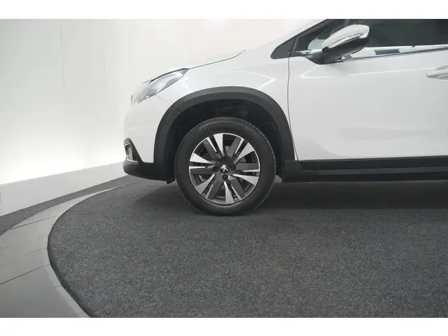 Peugeot 2008 PureTech 130 Allure 2019 Benzine 19