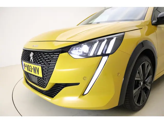 Peugeot 208 1.2 PureTech GT Pack 2022 Benzine 26