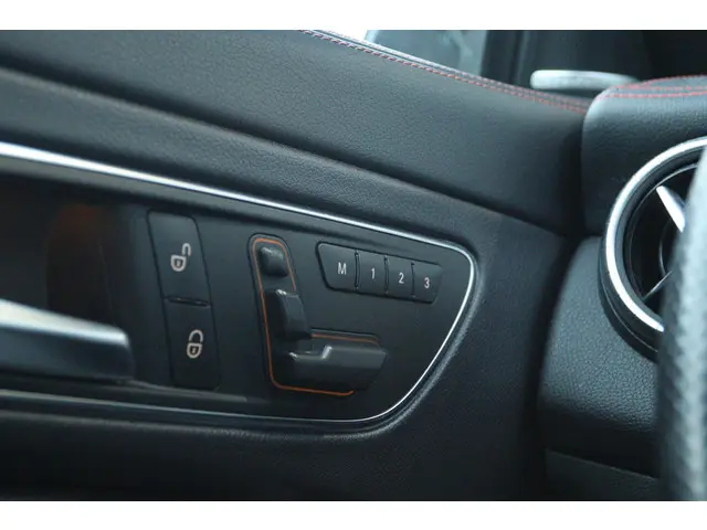 Mercedes-Benz CLA 250 PRESTIGE AMG 2013 Benzine 24