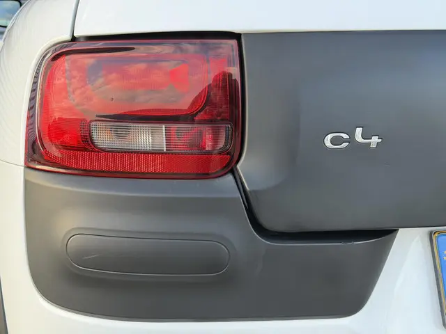 Citroën C4 Cactus 1.2 PureTech Shine 2016 Benzine 33