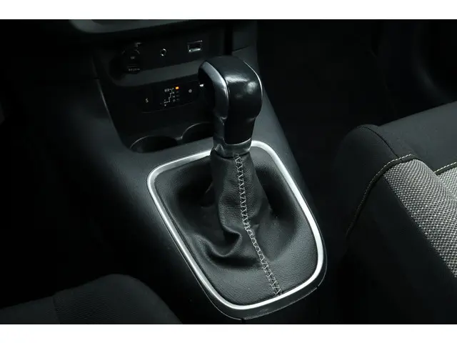Citroën C3 1.2 PureTech S&S Shine / Camera 2017 Benzine 23