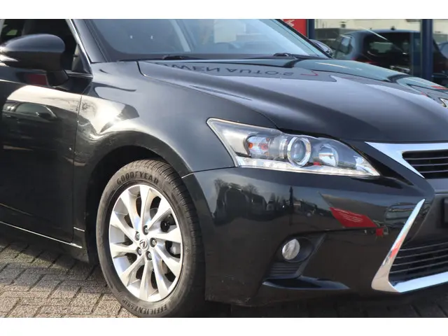 Lexus CT 200h 25th Edition 2015 Hybride Benzine 34