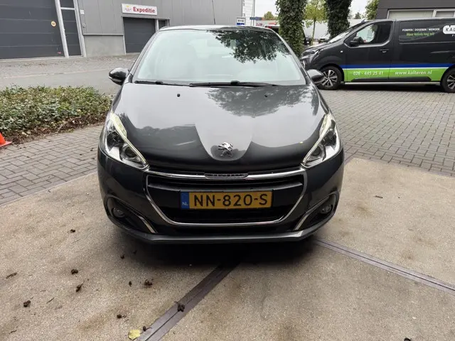 Peugeot 208 1.2 PureTech Blue Lion 2017 Benzine 4