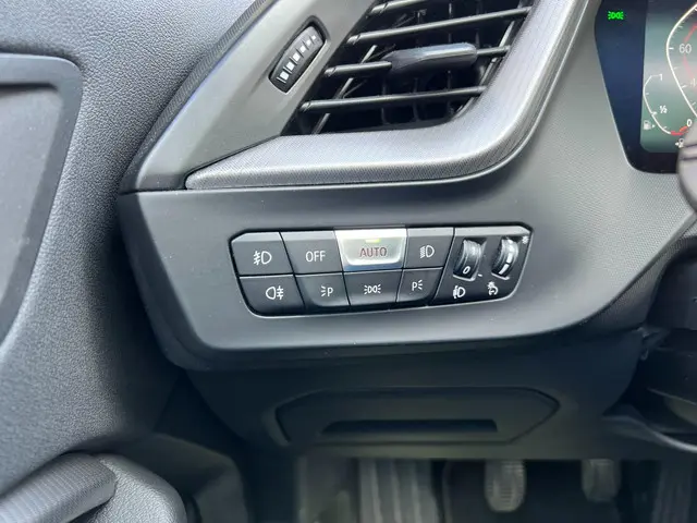 BMW 1 Serie 118i Executive Edition 2020 Benzine 18