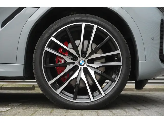 BMW X6 xDrive40i 2025 Benzine 6
