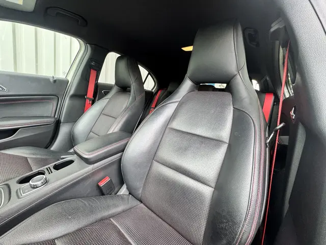 Mercedes-Benz A-Klasse AMG 45 4MATIC 2013 Benzine 18