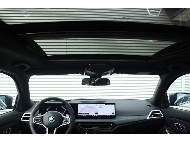 BMW 3 Serie Touring 330e 2025 Hybride Benzine 42
