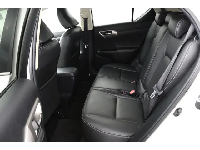 Lexus CT 200h 25th Edition 2015 Hybride Benzine 18