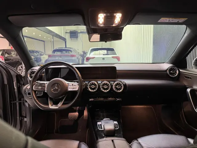 Mercedes-Benz A-Klasse 180 d Premium Plus 2018 Diesel 12