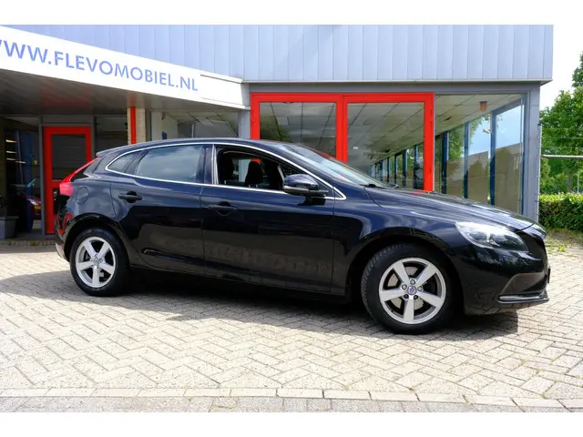 Volvo V40 2.0 T2 Momentum Navi|Clima|LMV 2016 Benzine 4