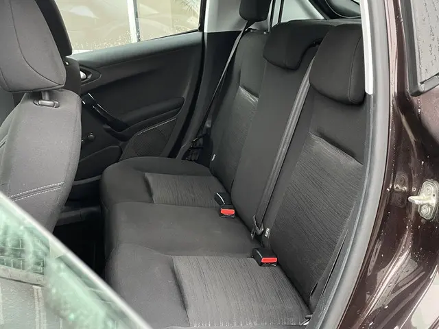 Peugeot 208 1.2 VTi Access 2013 Benzine 11