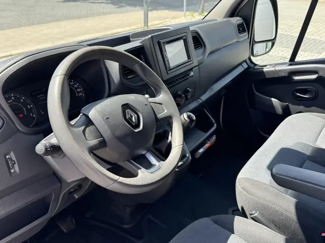 Renault Master T35 2.3 dCi 135 L2H2 Comfort 2022 Diesel 6