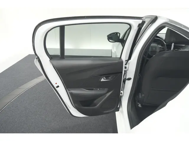 Peugeot 208 PureTech 100 Allure 2022 Benzine 58