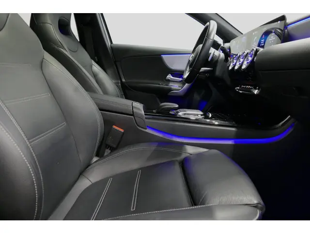 Mercedes-Benz A-Klasse 200 AMG Line 2021 Benzine 38