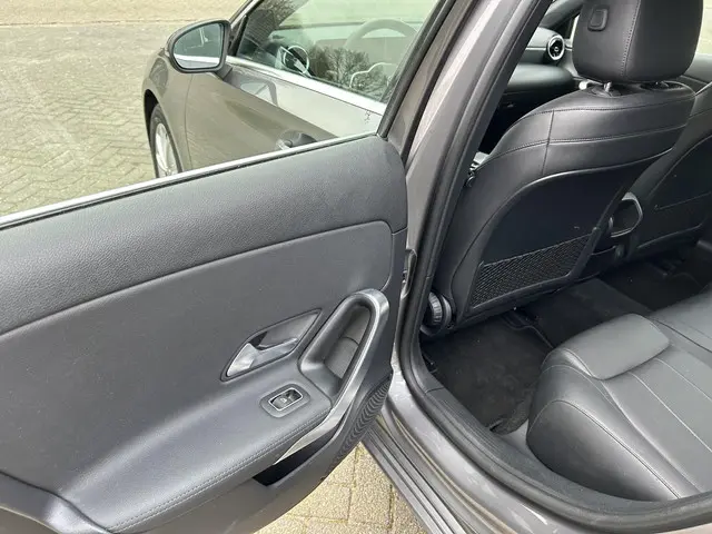 Mercedes-Benz A-Klasse 220 Premium 2019 Benzine 11