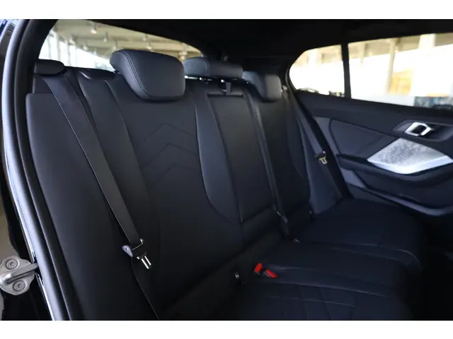 BMW 1 Serie 120 2024 Benzine 9