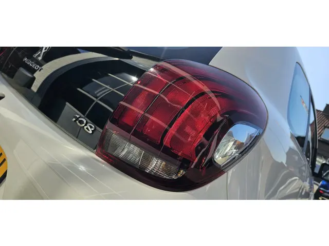Peugeot 108 1.0 e-VTi Allure 2021 Benzine 13