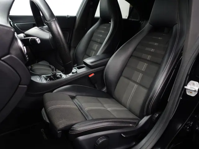 Mercedes-Benz CLA 180 AMG Edition Plus- 2016 Benzine 17