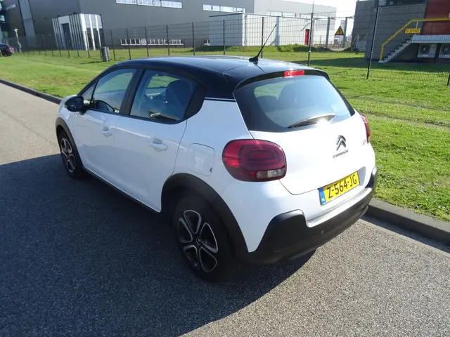 Citroën C3 1.2 PureTech ELLE 2018 Benzine 3