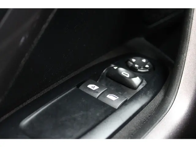 Peugeot 2008 1.2 PureTech Active 2016 Benzine 16