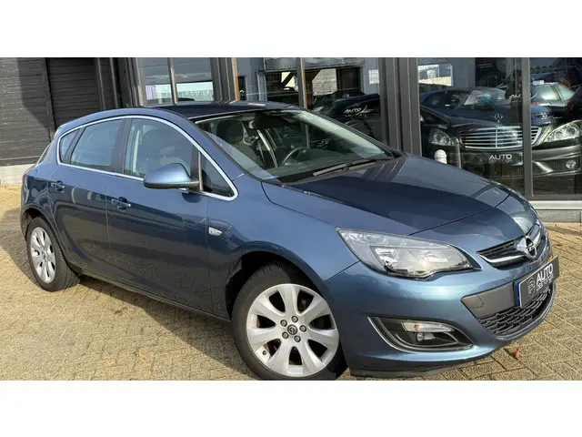 Opel Astra 1.4 Blitz 2014 Benzine 2
