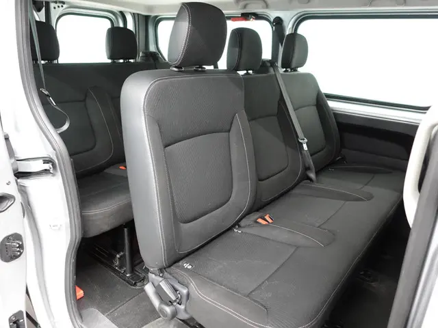 Renault Trafic Passenger 2.0 dCi 120 L2H1 2019 Diesel 36