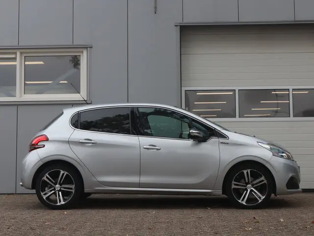 Peugeot 208 1.2 PureTech GT-line Automaat 2018 Benzine 4