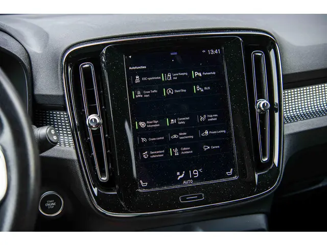 Volvo XC40 T4 190pk Geartronic R-Design 2019 Benzine 19