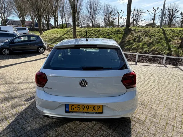 Volkswagen Polo 1.0 TSI Comfortline camera 2020 Benzine 4