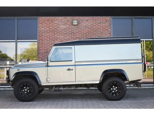 Land Rover Defender 110 2.2 TD4 Hard Top 2015 Diesel 32