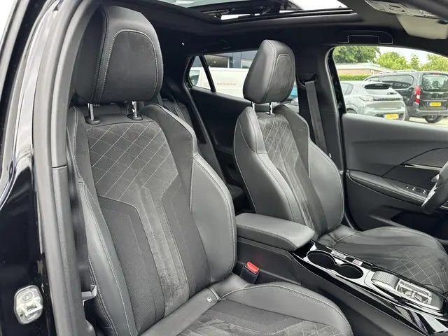Peugeot e-2008 EV GT Pack 136 PK 2022 Elektrisch 42