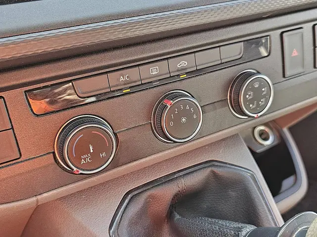 Volkswagen Transporter 2.0 TDI 2021 Diesel 10