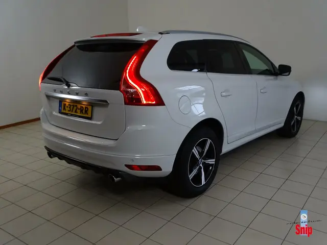 Volvo XC60 2.0 T5 R-Design Automaat. 2017 Benzine 12
