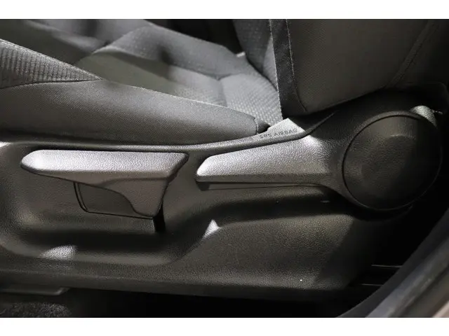 Toyota C-HR 1.8 Hybrid Dynamic, 2017 Hybride Benzine 32