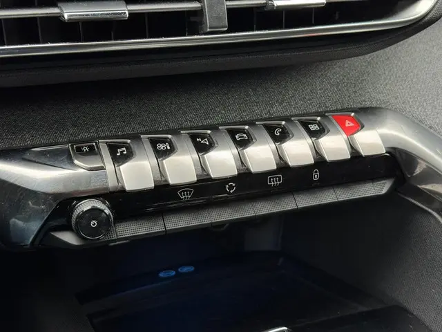 Peugeot 3008 1.2 PureTech Première 2018 Benzine 13