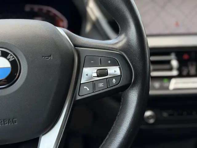 BMW 1 Serie 118i Executive Ed. Sport 2022 Benzine 19