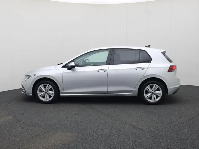 Volkswagen Golf 1.5eTSI/130PK Life DSG 2023 Benzine 28
