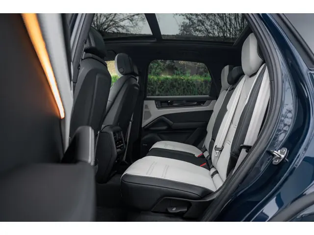 Porsche Cayenne S E-Hybrid 2024 Hybride Benzine 8