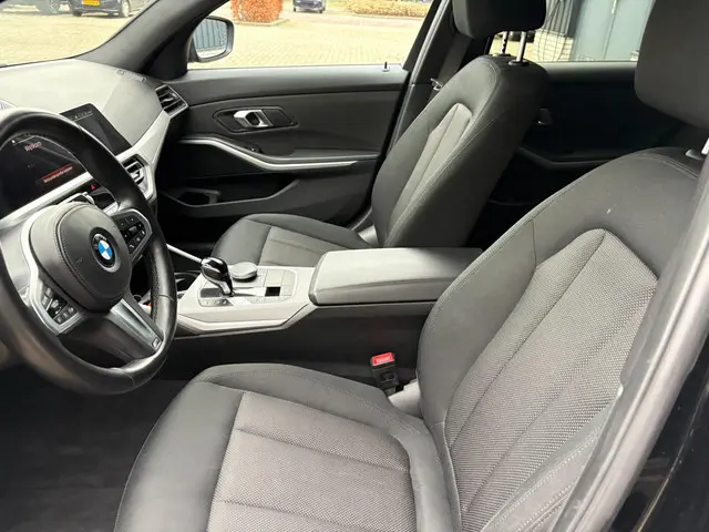 BMW 3 Serie Touring 320i High Executive M 2022 Benzine 12