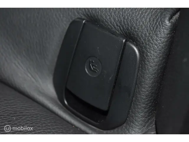 BMW 3 Serie 320i High Executive 2014 Benzine 25