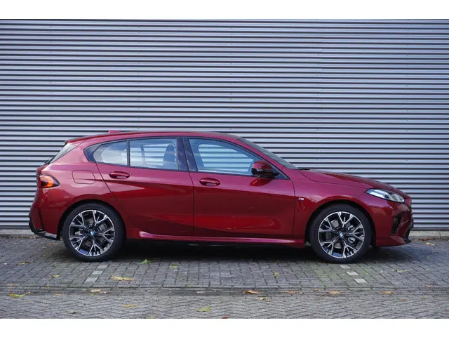 BMW 1 Serie 120 2025 Benzine 4