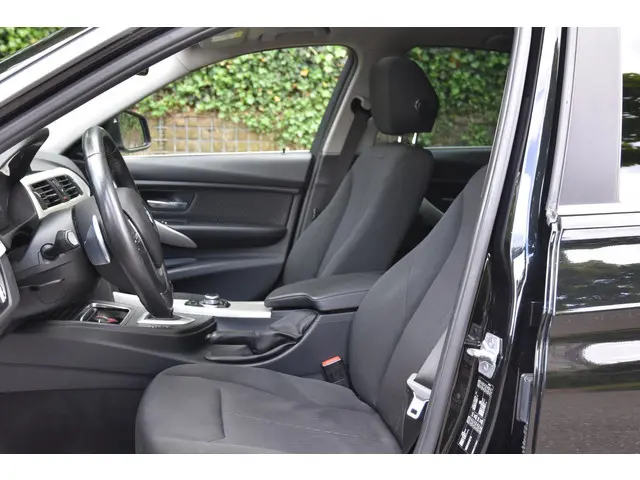 BMW 3 Serie 320i Corporate Lease Executive 2017 Benzine 7
