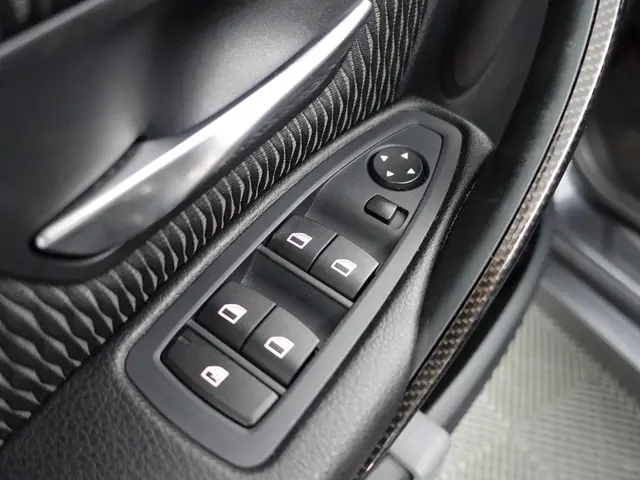 BMW 3 Serie 328i High Executive Aut- 2013 Benzine 22