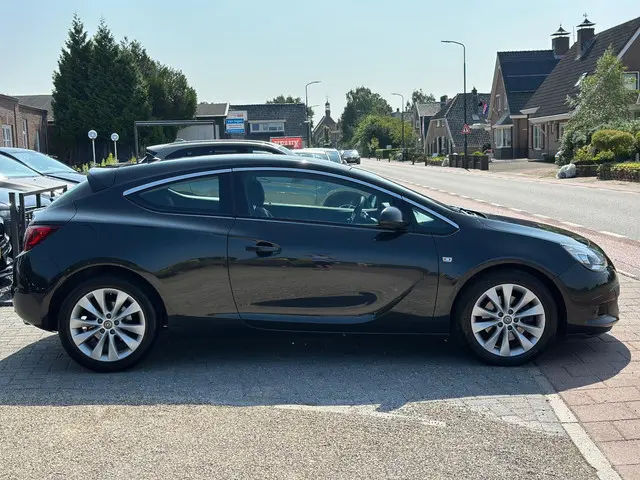 Opel Astra GTC 1.6 Turbo Sport nette staat ! 2015 Benzine 6