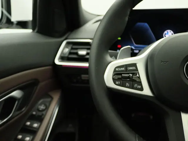 BMW 3 Serie Touring 330i 2024 Benzine 13